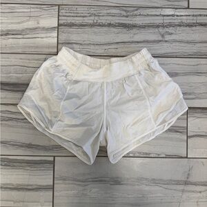 lululemon athletica hotty hot 2.5 inch shorts